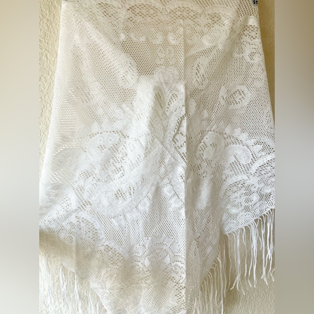 Vintage Boho Fringe Open Weave Triangle Shawl - image 3